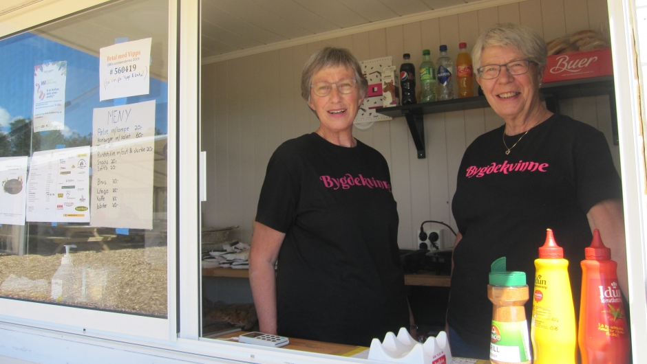 Liv Ragni og Bjørg i kiosken Liv Ragni og Bjørg i kiosken