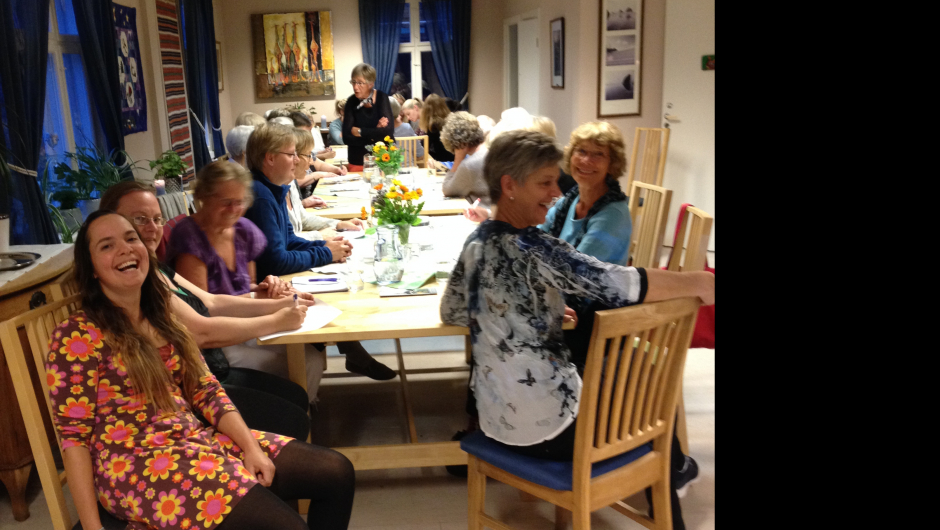 Mange blide damer møtte opp Mange blide damer møtte opp