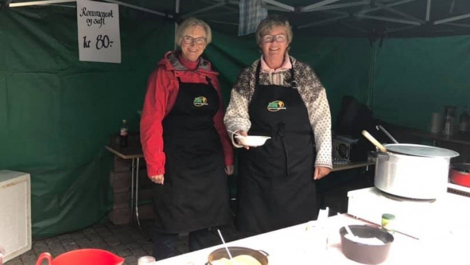 Marit og Åse på dugnad Marit og Åse på dugnad