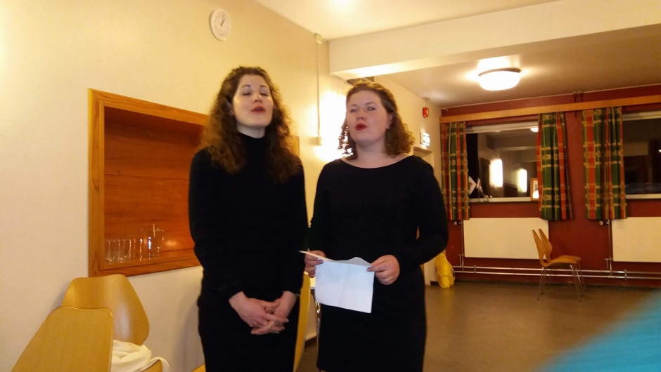 Mathilde og Frida synger Prøysen