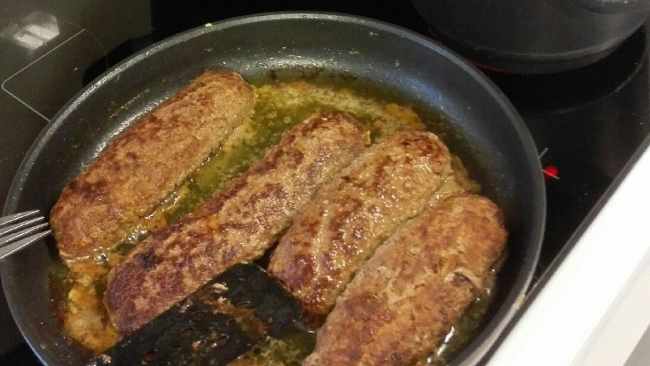 Karbonaderull med eggerøre inni Karbonaderull med eggerøre inni