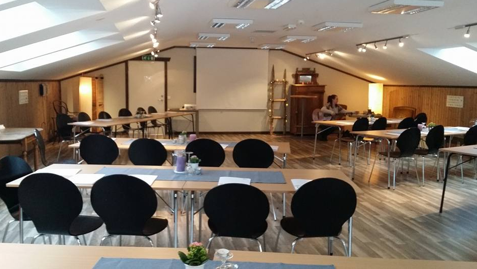 May Lehn Dragsten holdt en fin sang innslag