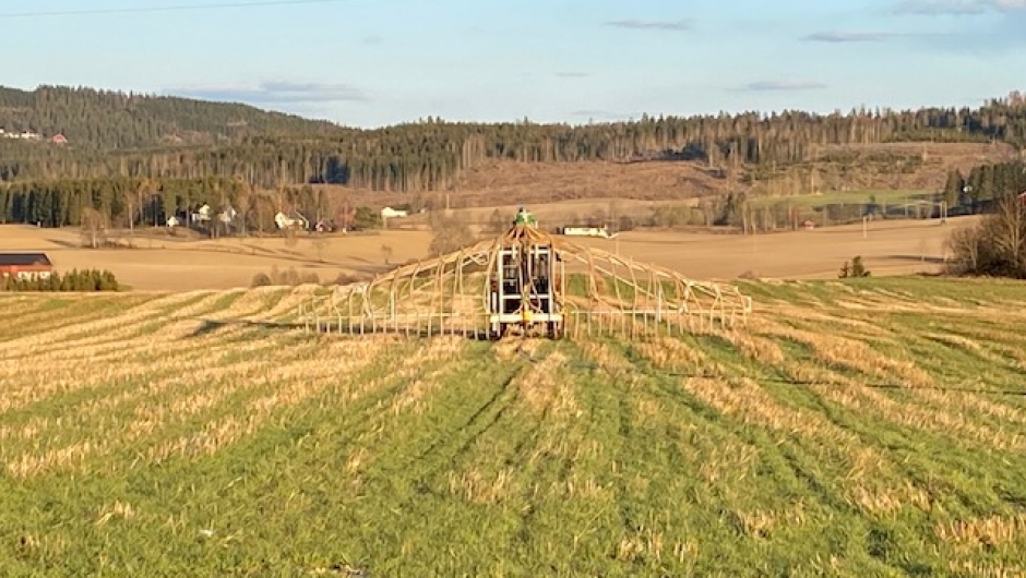 Møkk må til - lukter vondt, men viktig gjødsel for grasplantene! Foto: Inger Amb