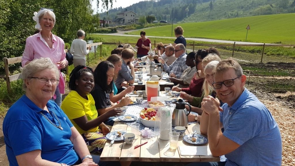 Kari og Geir Roger -koser seg ved på bordenden!