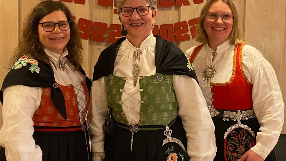 Nadja Stumberg leder i Østfold Bygdekvinnelag, Marit Hoff Lund leder i Ytre Hobøl Bygdekvinnelag og Marit Green Tymczuk styremedlem i Norges Bygdekvinnelag Nadja Stumberg leder i Østfold Bygdekvinnelag, Marit Hoff Lund leder i Ytre Hobøl Bygdekvinnelag og Marit Green Tymczuk styremedlem i Norges Bygdekvinnelag