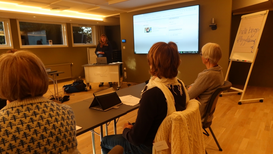 Mykje informasjon Forsamlinga er veldig konsentrert