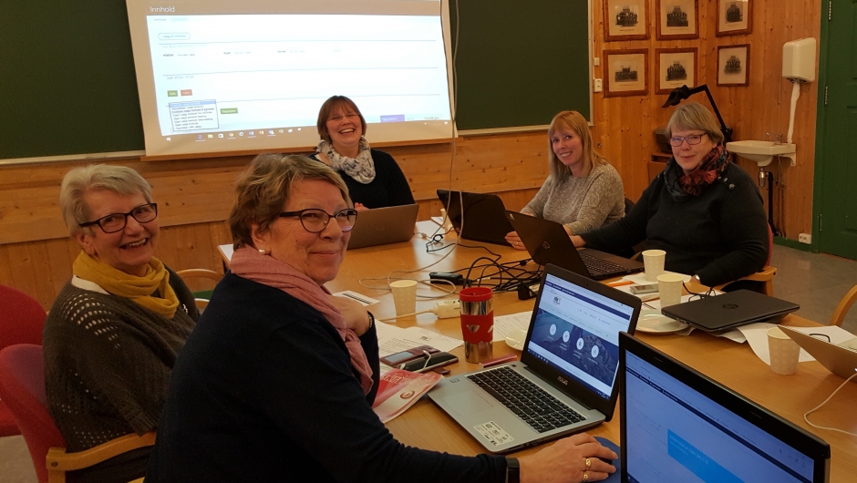 Ivrige damer på kurs Ivrige damer på kurs