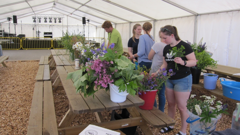 Østfoldmester i blomsterbinding skal kåres Østfoldmester i blomsterbinding skal kåres