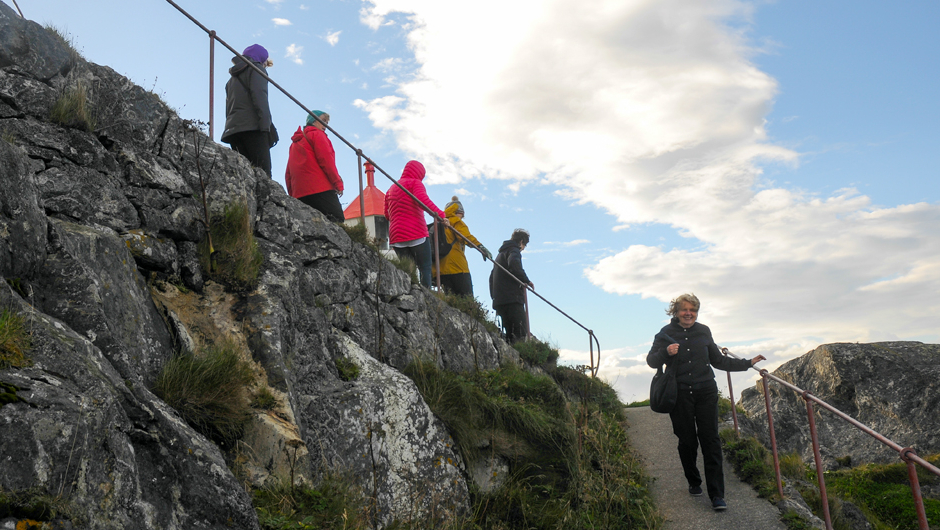 På rekke og rad På tur ned fra fyret