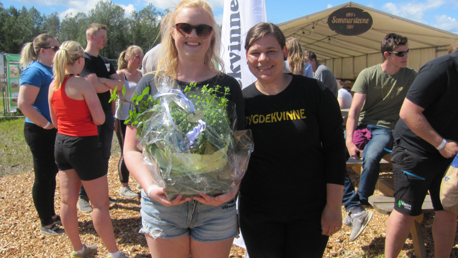 Østfoldmester i potetskrelling Kjersti Marie Olsen Østfoldmester i potetskrelling Kjersti Marie Olsen