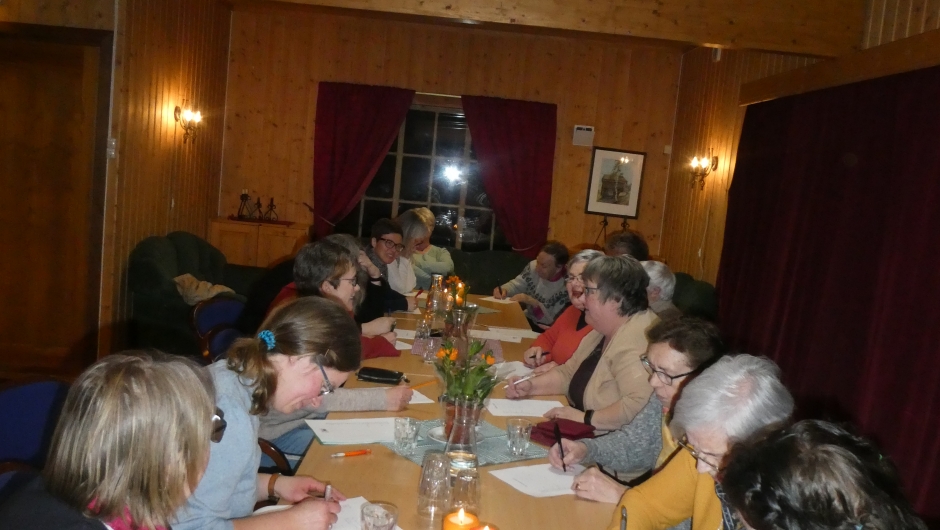 Full konsentrasjon om dialektquizen. Dialektquiz