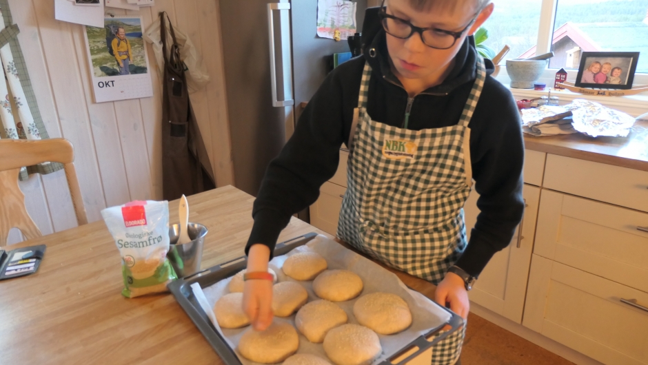 Bake hamburgerbrød.