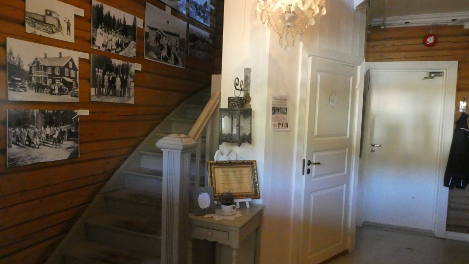 Inngangspartiet og trappeoppgang.