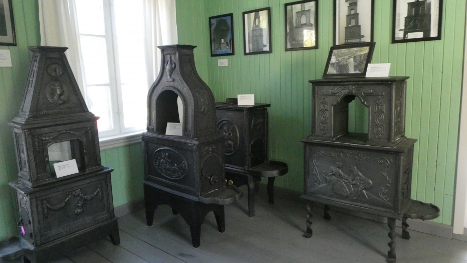 Noen av ovnene fra Hassel jernverk. Ovner fra Hassel jernverk.