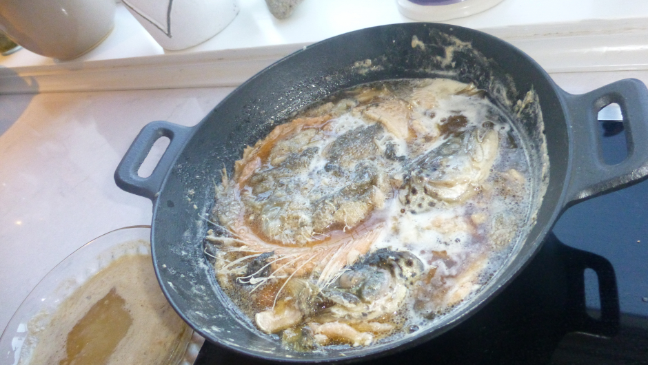 Trekkes i ca 15 min. Ta av skummet. Sil krafta.