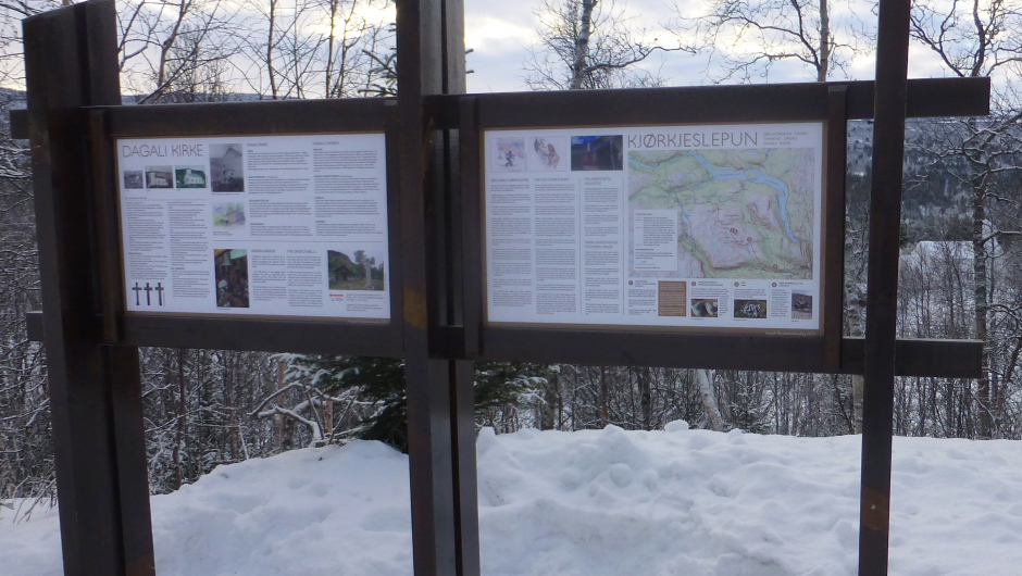 Dagali kirke kan skimtes til høyre i bildet.