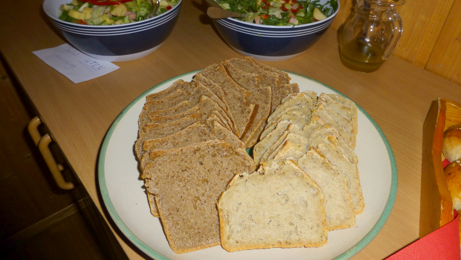 Brød bakt med surdeig - loff og grovbrød Brød bakt med surdeig.