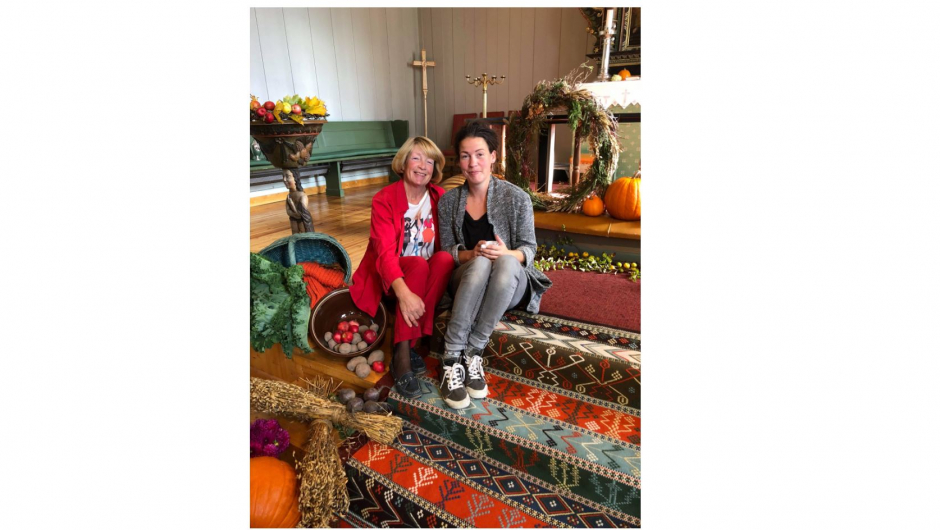 Pynte Hillestad kirke til høsttakkefest. Pynte Hillestad kirke til høsttakkefest.