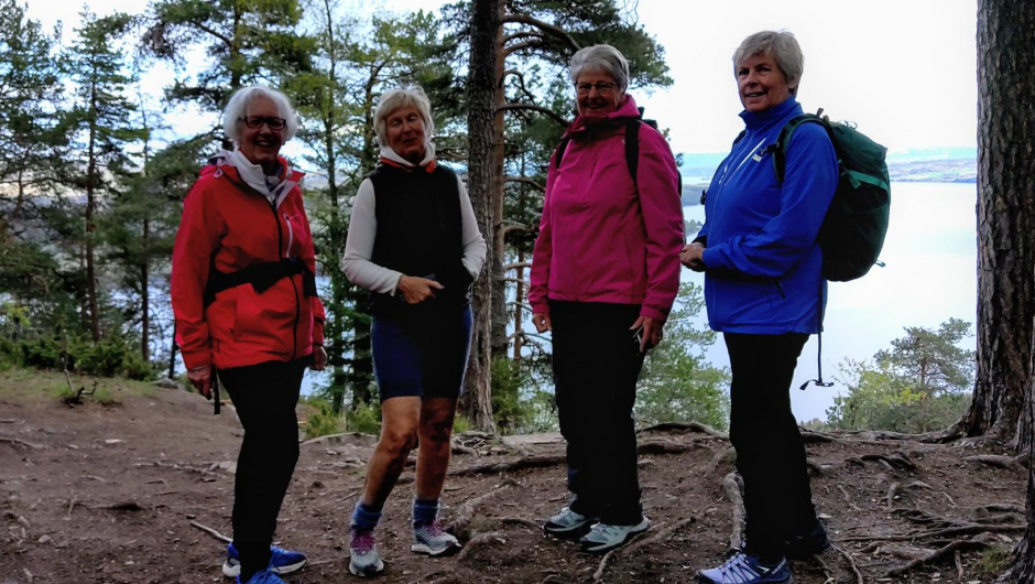 Ryggen mot Mjøsa og stupet.. Ryggen mot Mjøsa og stupet..