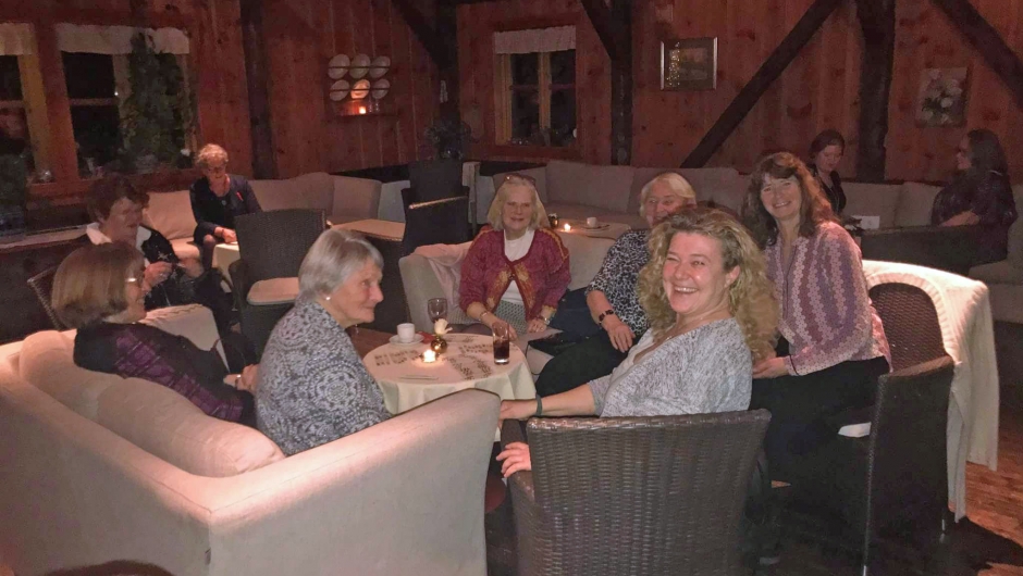 Flere blide damer Flere blide damer