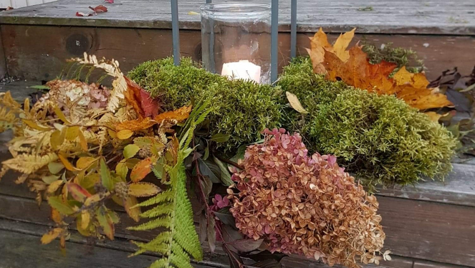 Vi ble ønsket velkommen til årsmøtet av denne flotte pynten på trappa!: -)