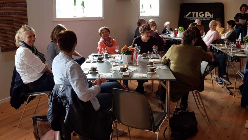 Liv ynskjer velkomen til møte foto: Liv Marion S.Grønås Liv ynskjer velkomen til møte foto: LIv Marion S.Grønås