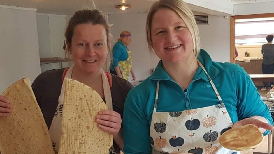 Ferske medlemar på kurs i krotakaker og nordlandslefser foto: Liv Spilde Ferske medlemar på kurs i krotakaker og nordlandslefser foto: Liv Spilde