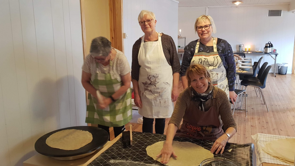 Neking av nekabrød til Vossakling foto: Liv Spilde Neking av nekabrød til Vossakling foto: Liv Spilde