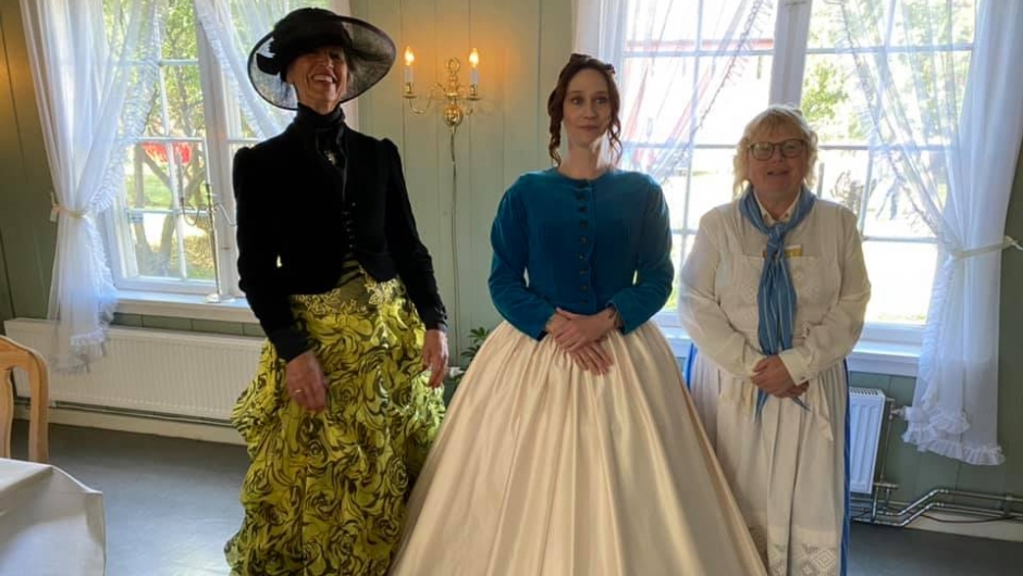 Damene i Ringsaker BKL viste fram klesmote fra svunnen tid
