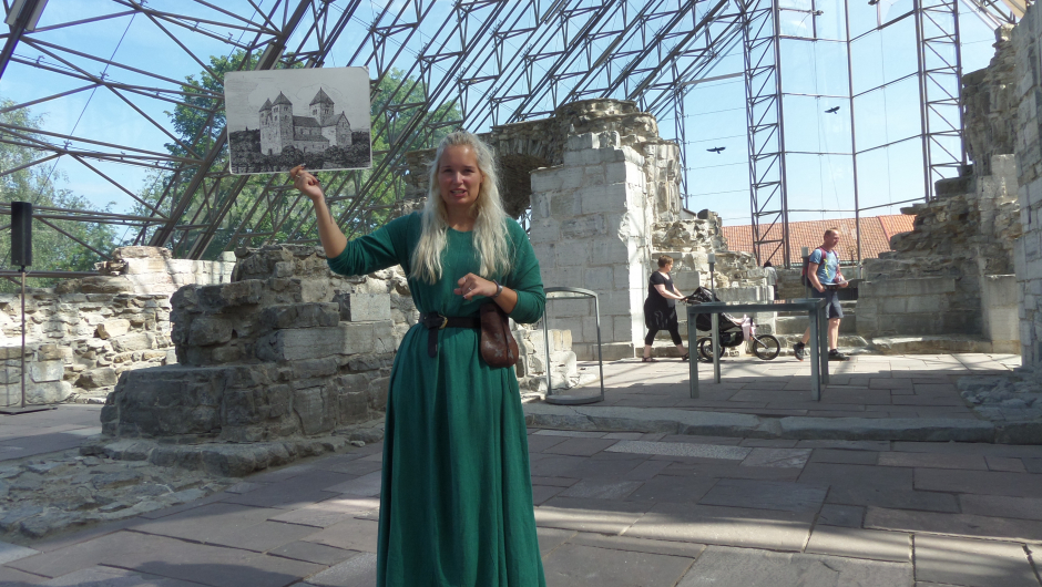 Guiden synger gregoriansk sang