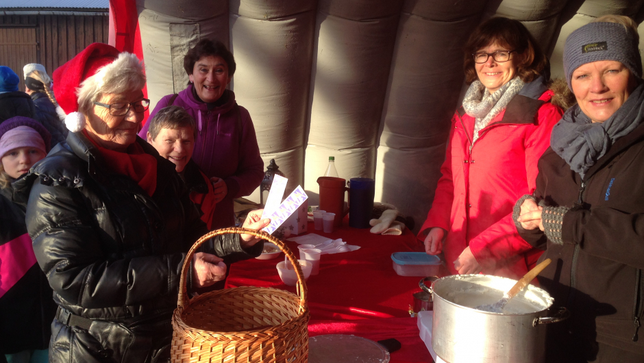 Vevstua sto for koking og salg av risengrynsgrøt. Foto Marit Hoff Lund Vevstua sto for koking og salg av risengrynsgrøt. Foto Marit Hoff Lund