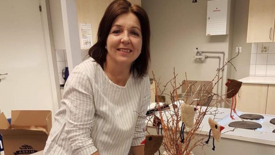 Sissel med modell-kyllingene Sissel med modell-kyllingene