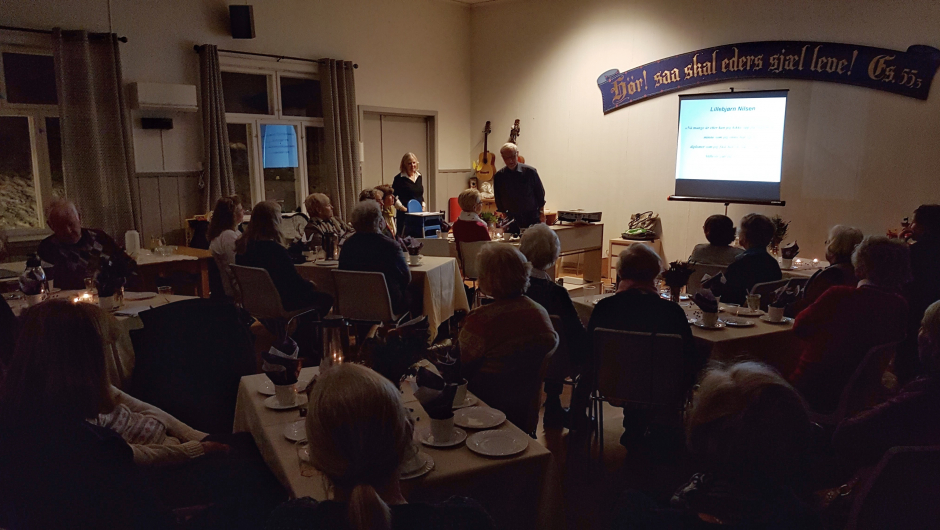 Mange kom for å høre om hvordan det var å være på feriekoloni Mange kom for å høre om hvordan det var å være på feriekoloni