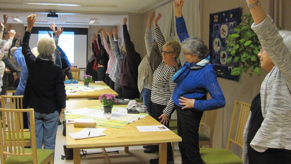 Spreke damer er med på øvelsene Spreke damer er med på øvelsene