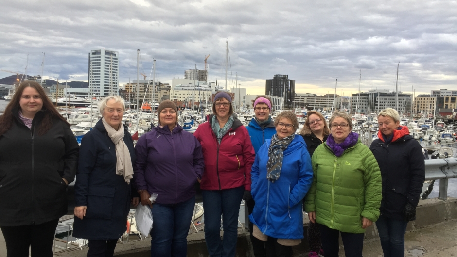 Spreke damer på moloen