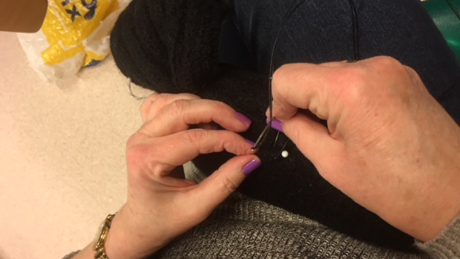 Delene til luggene stekes fast i hverandre. Foto G Skar steking kanavanål lugger