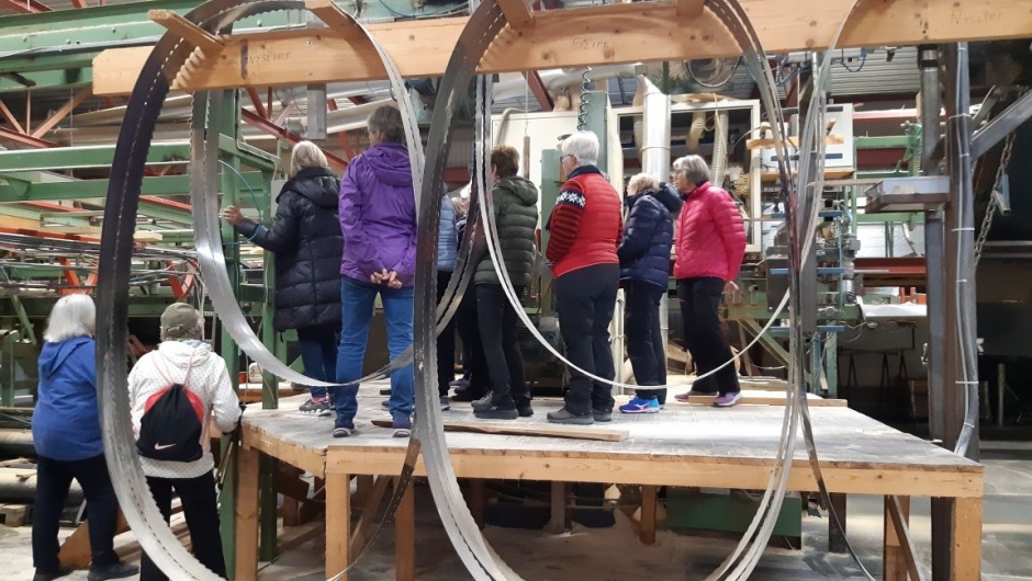 Fra Stiltre Sagblader og damer