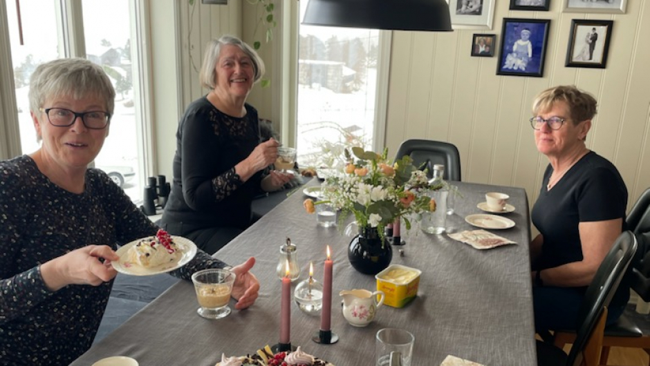 På Stord kosa dei seg med god mat i pausen Foto: Guro Holmberg