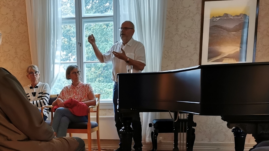 Sveinung Grønstøl fortel om garden