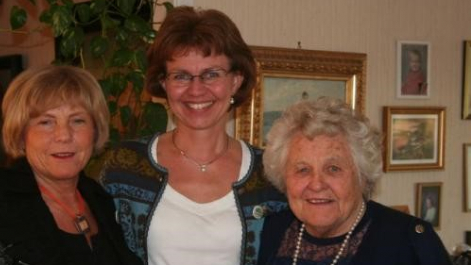 Torunn (lokallagsleder), Kathrine (leder i NBK) og Hanna-Marie (jubilant)