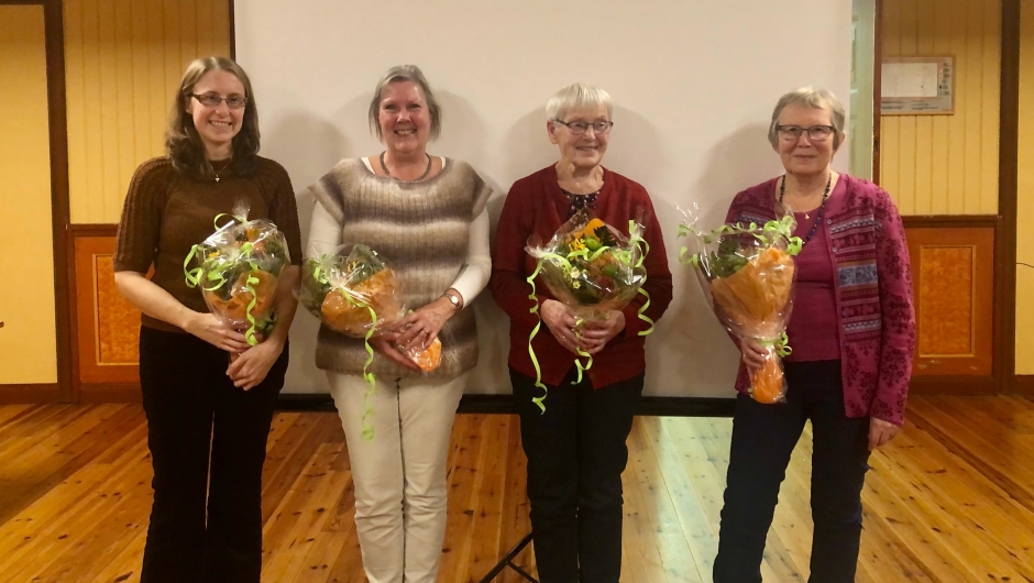 Vevkonene vart takka for 37 år innsats for jolemessa, foto Anja Svingen Vevkonene vart takka for 37 år innsats for jolemessa, foto Anja Svingen