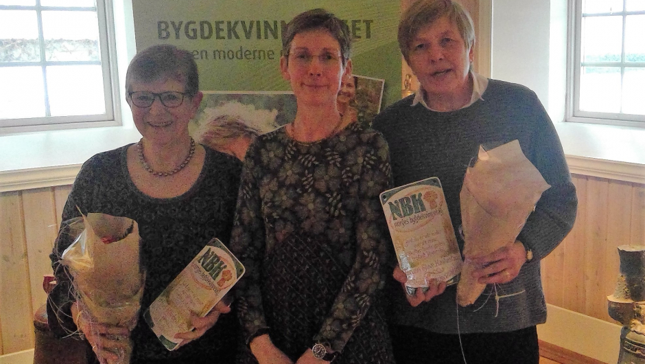 Avtroppende styremedlemmer Aud Moe og Torunn Haakestad med leder