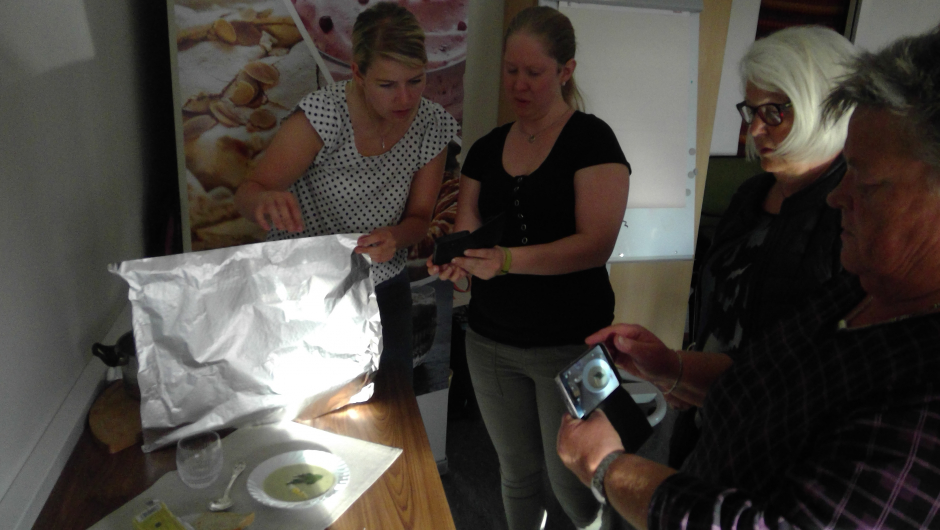 Vi fotograferer med folie som lyskilde.